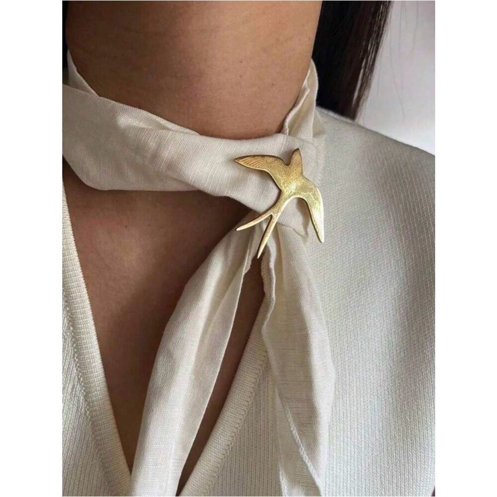 Gold Swallow Brooch M774